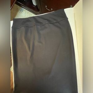 WORTHINGTON A LINE BLACK SKIRT WITH FRONT SIDE SLIT. SIZE XL